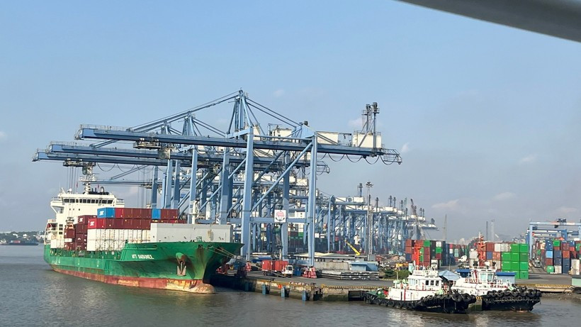 前十月货物进出口总额超过 7620 亿美元，同比增长 17.4%。图自Vietnam+