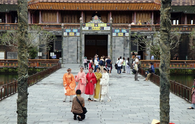 2025年前7个月，顺化市接待游客超过400万人次，同比增长超过70%。图自越通社