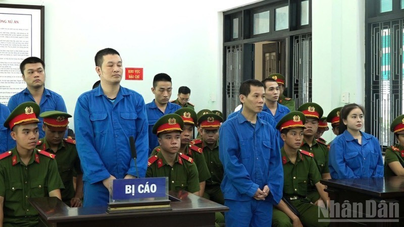 此案被告人在庭受审。图自《人民报》