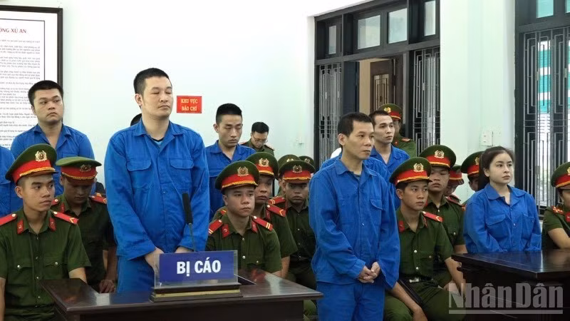 此案被告人在庭受审。图自《人民报》