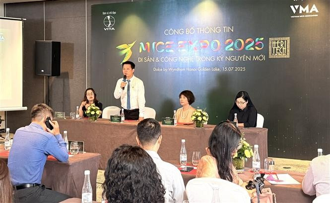会奖旅游分会主席阮德英公布2025年越南会奖旅游博览会相关信息。图自越通社