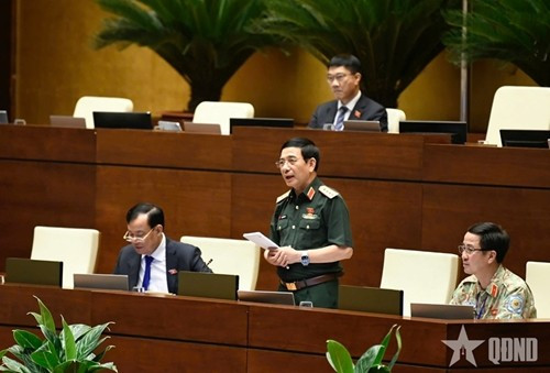 潘文江大将就《参加联合国维和部队法》草案作了汇报（图片来源：人民军队报）