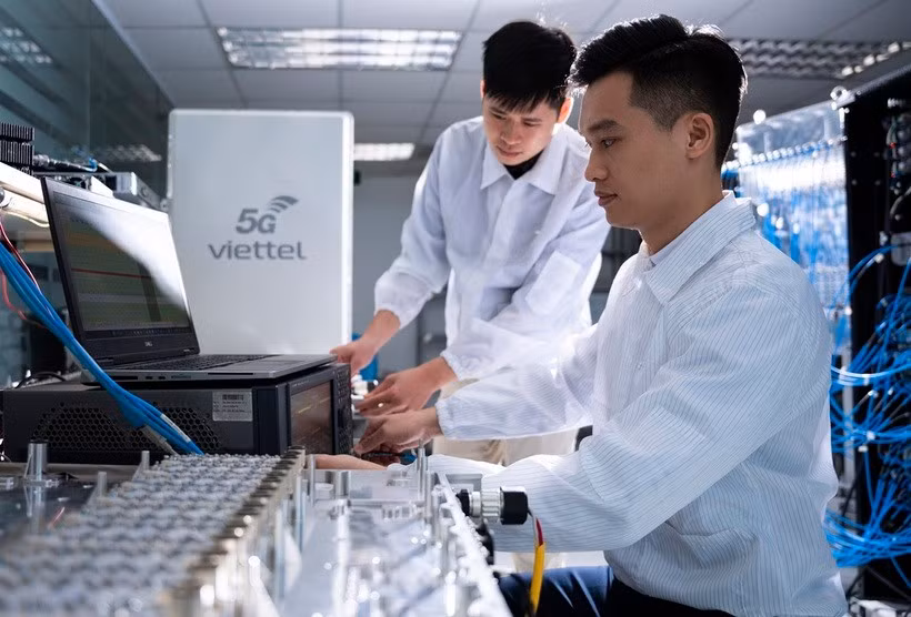 在实验室研究、制造和开发5G基站。图自互联网
