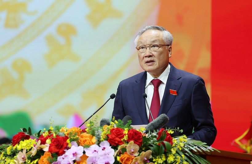越共中央政治局委员、政府党委常务副书记、政府常务副总理阮和平作了政治报告（草案）摘要。图自越通社