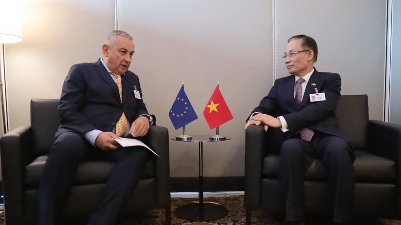 越南外交部代部长黎怀忠会见欧盟国际伙伴关系委员约瑟夫·西凯拉。图自越通社