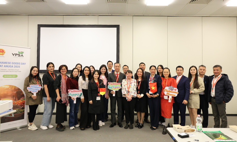参会代表合影。图自越通社