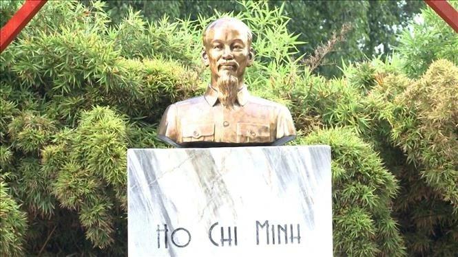 位于哈瓦那胡志明公园的胡志明主席雕像。图自越通社