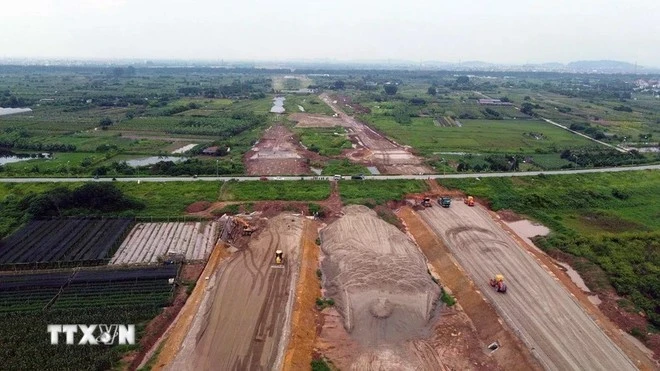 为了完成2025年公共投资计划，各地方须加快交通运输领域国家重点项目和重要工程施工进度等。图自越通社