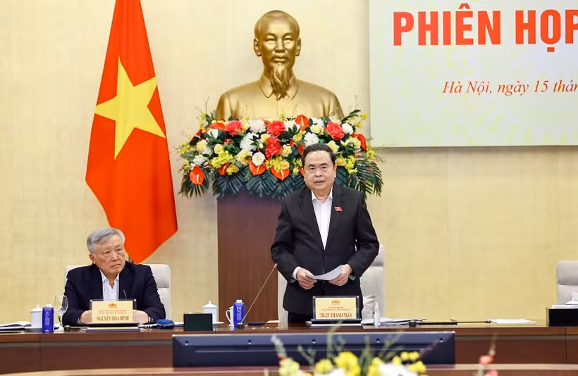 越南国会主席陈青敏主持国家选举委员会第四次会议。图自越通社