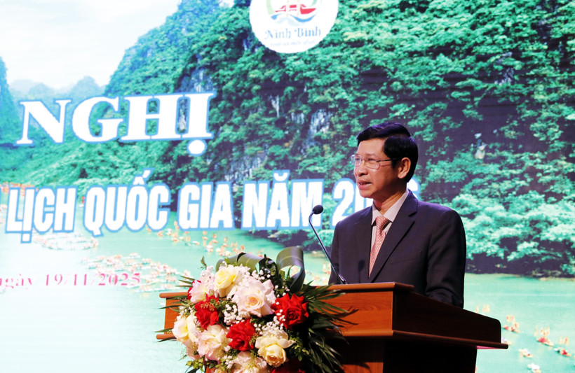 越南文化体育与旅游部副部长胡安峰发表讲话。图自越通社