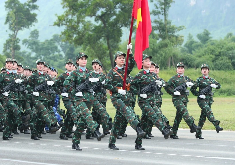 女兵方阵参加合练。图自越通社