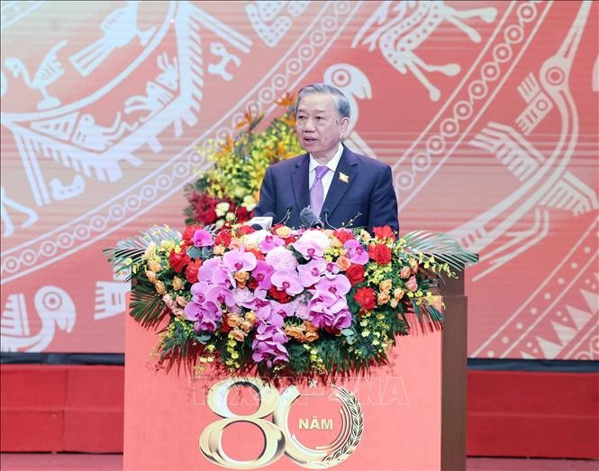 苏林总书记：各时期的政府机构坚韧不拔，为国家的翻身做出贡献
