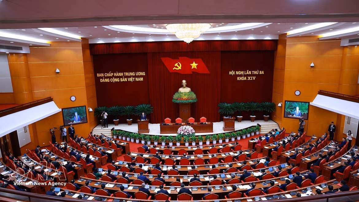 越南共产党第十四届中央委员会第三次全体会议闭幕