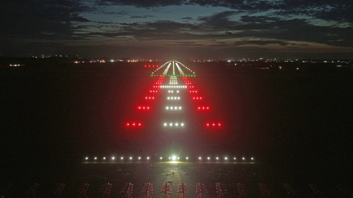 隆城机场全套助航灯光系统正式投入运行