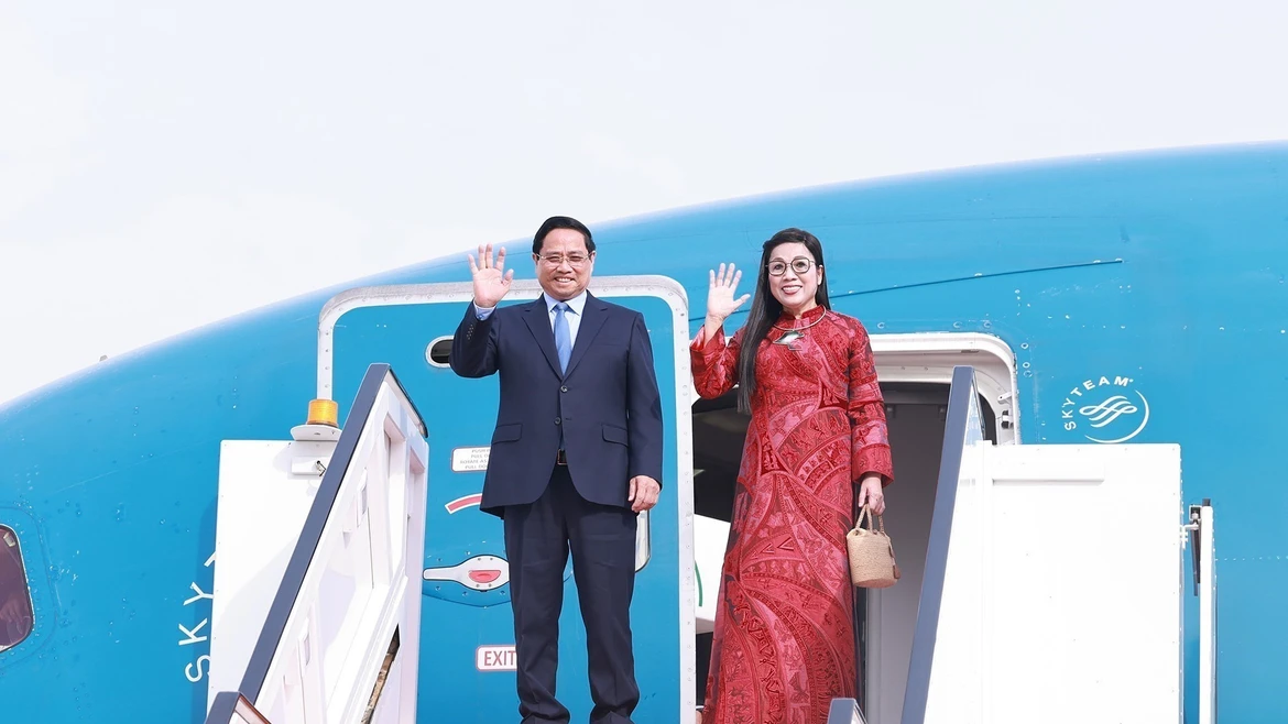 越南政府总理范明政及夫人开始对科威特进行正式访问