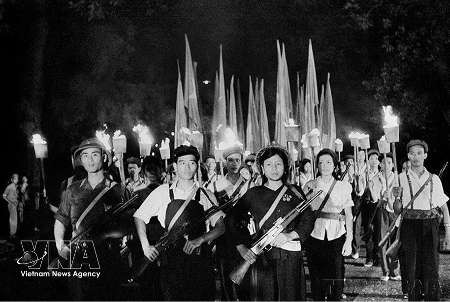 胡志明共青团成立95周年：越南青年在党的光辉旗帜下坚定前行