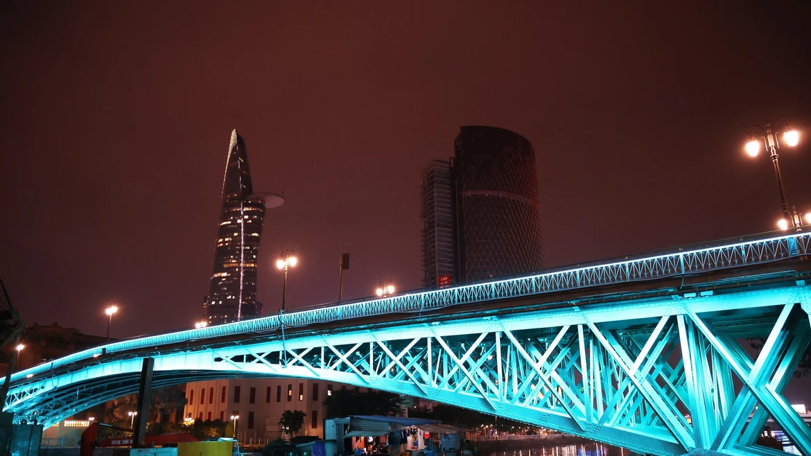 孟桥（Cầu Mống）是胡志明市最古老的建筑之一，建于1893—1894年，被列为市级建筑艺术遗迹，是城市百年历史的重要见证。图自 越通社