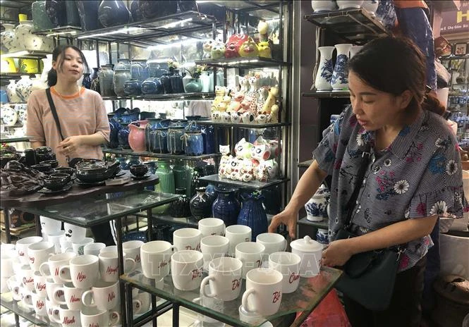 钵场陶瓷村的产品。图自越通社