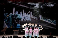 附图：俄罗斯越南文化日活动开幕节目。图自nhandan.vn