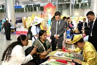 胡志明市向游客介绍越南文化 图自越通社