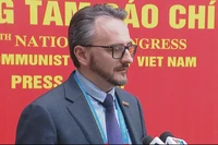 《真理报》（Pravda）副总编辑、俄罗斯联邦共产党中央委员会委员米哈伊尔·科斯特里科夫 图自越通社