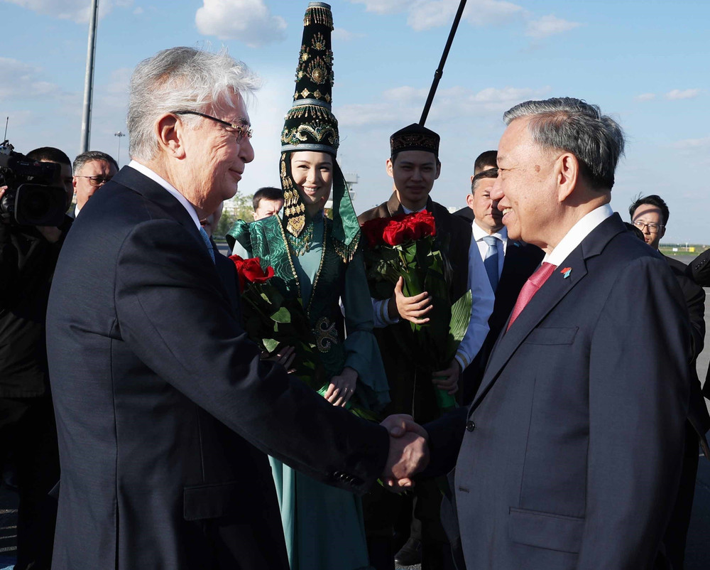 越共中央总书记苏林抵达阿斯塔纳开始对哈萨克斯坦进行国事访问| Vietnam+ (VietnamPlus)