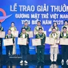 2025年十大越南模范青年表彰会在河内举行。图自越通社