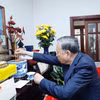 越共中央总书记苏林上香缅怀范文同总理。图自越通社