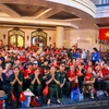 A80阅兵游行准备期间,青年志愿者的身影随处可见。图自越通社