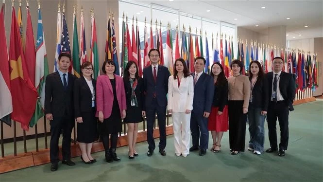 参加联合国人权理事会成员投票的越南代表团。图自越通社