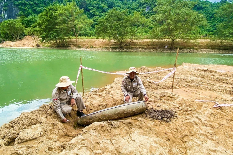 风芽乡发现重量220公斤的炸弹。图自越通社