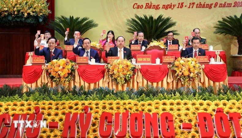 越南共产党高平省第20次代表大会主席团。图自越通社