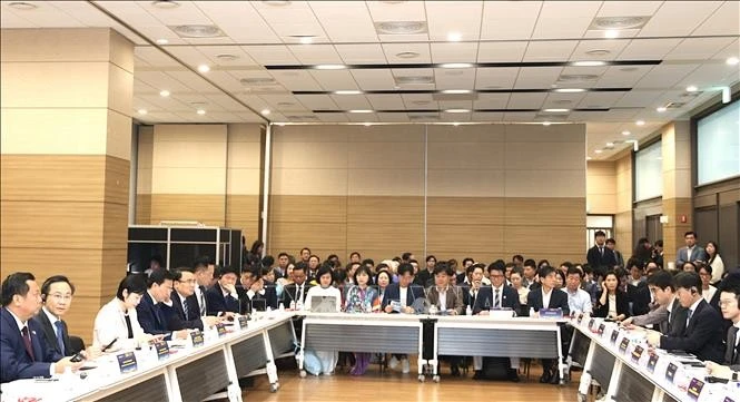 会议场景。图自越通社