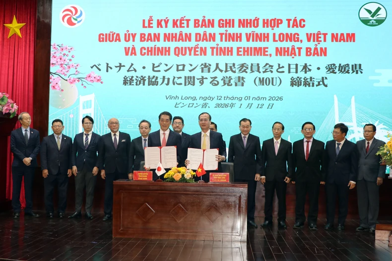 永隆省人民委员会与日本爱媛县政府举行了合作备忘录签署仪式。图自越通社