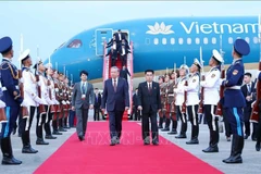 越共中央总书记苏林抵达平壤，开始对朝鲜进行国事访问。图自越通社