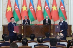 越共中央总书记苏林与阿塞拜疆总统伊利哈姆·阿利耶夫两位领导出席了各项合作文本交换仪式。图自越通社