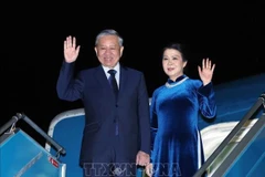 苏林总书记和夫人启程对大不列颠及北爱尔兰联合王国进行正式访问。图片来源:越通社