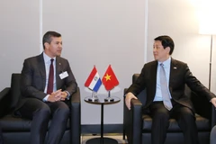 越南国家主席梁强会见巴拉圭总统圣地亚哥·培尼亚·帕拉西奥斯。图自越通社