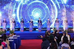 各位代表进行项目开工仪式。图片来源：越通社