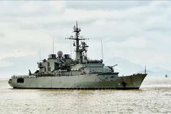 法国海军舰艇抵达岘港市进行友好访问。图自越通社