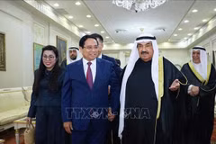政府总理范明政和夫人黎氏碧珍拜会科威特前首相谢赫·纳赛尔·穆罕默德·贾比尔·萨巴赫。图自越通社