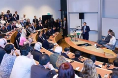 越南政府总理范明政造访了斯德哥尔摩经济学院并发表重要讲话。图自越通社