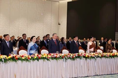 苏林总书记夫妇出席由通伦·西苏里夫妇主持的国宴。图自越通社