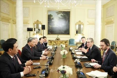 苏林总书记与英国首相基尔·斯塔默举行会谈。图自越通社