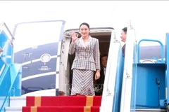 泰国总理佩通坦抵达河内, 开始对越南进行正式访问。图自越通社