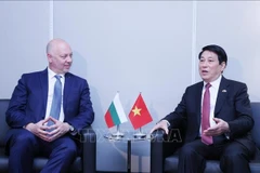 越南国家主席梁强会见保加利亚总理罗森·热利亚兹科夫。图自越通社