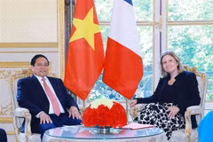 越南政府总理范明政会见法国国民议会议长布朗-皮韦。图自越通社