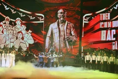 《坚定信念永远跟党走》特别政论艺术音乐会上的一个节目。 图片来源：越通社