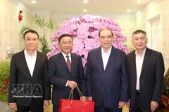 陈锦秀同志走访慰问越共中央原总书记农德孟。图片来源：越通社