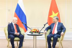 苏林总书记会见俄“公正俄罗斯-爱国者-为了真理”党主席米罗诺夫。图自越通社